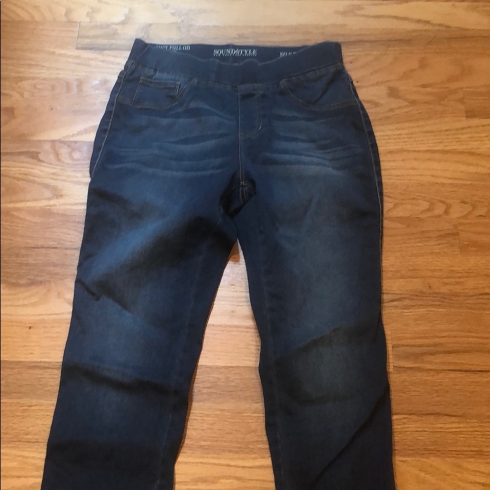 Lucy Pull On Crop Jeans, size S.